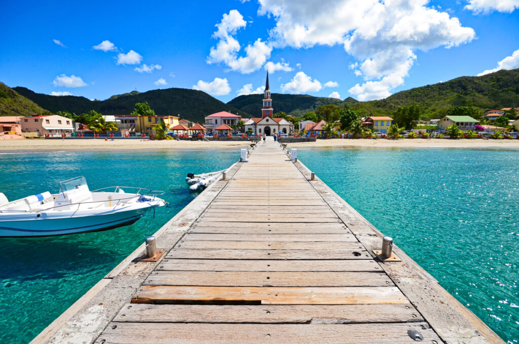 La grande Anse d'Arlet et son panorama époustouflant ! Envie de piquer une tête ? La grande Anse d'Arlet : Une des plus belles plages de la Martinique !