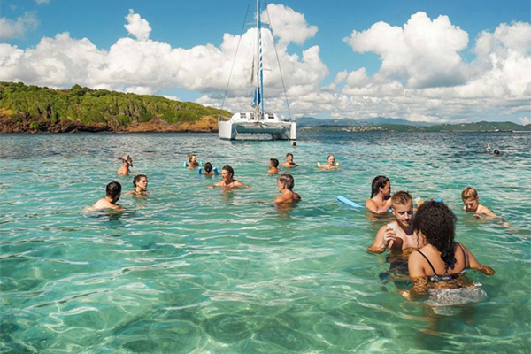 Journée catamaran fond blanc baignoire de Joséphine